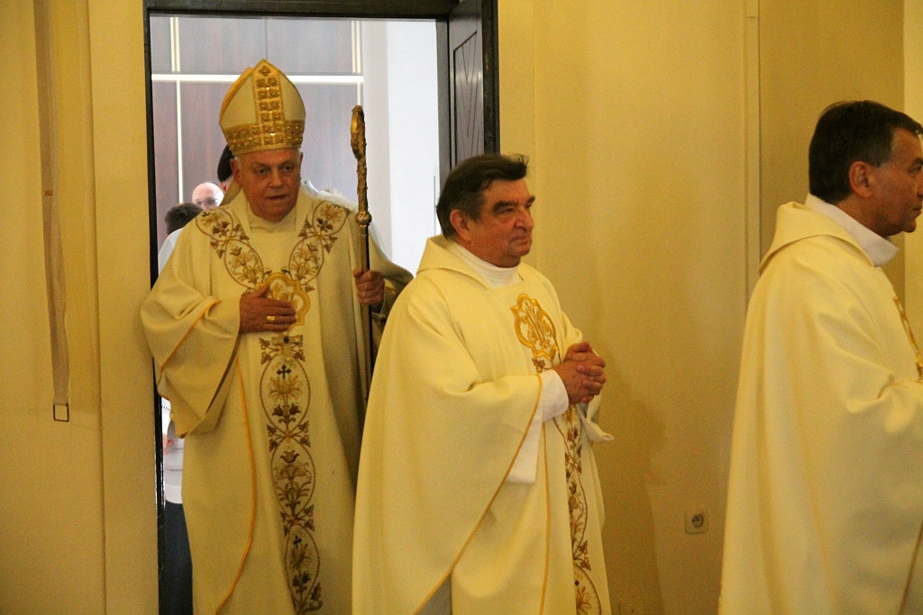 Rocznice święceń kapłańskich w kościele NSPJ w Legnicy