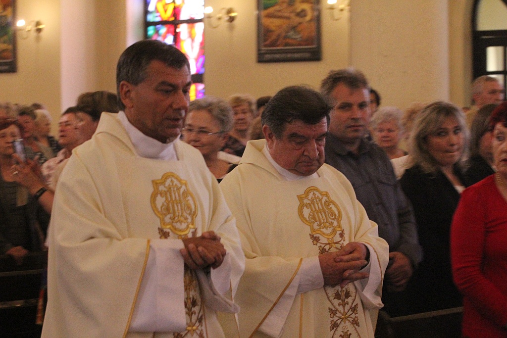 Rocznice święceń kapłańskich w kościele NSPJ w Legnicy