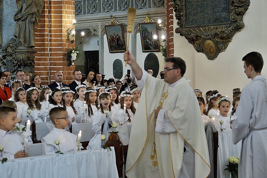 Pierwsza Komunia święta w  katedrze św. ap. Piotra i Pawła