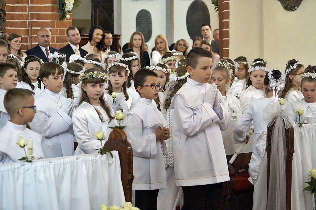 Pierwsza Komunia święta w  katedrze św. ap. Piotra i Pawła