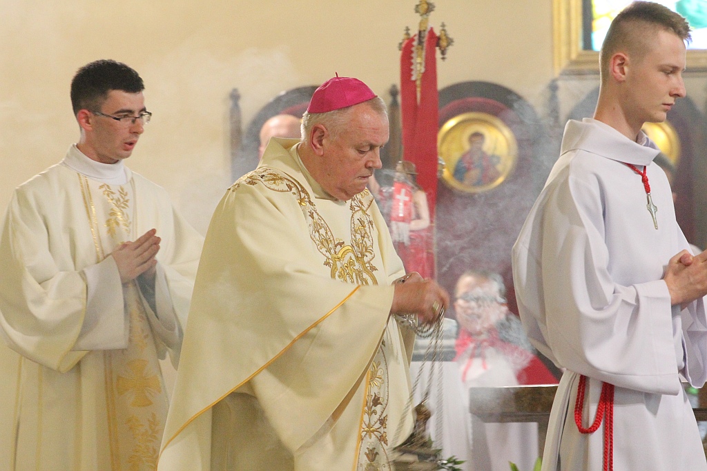 Rocznice święceń kapłańskich w kościele NSPJ w Legnicy
