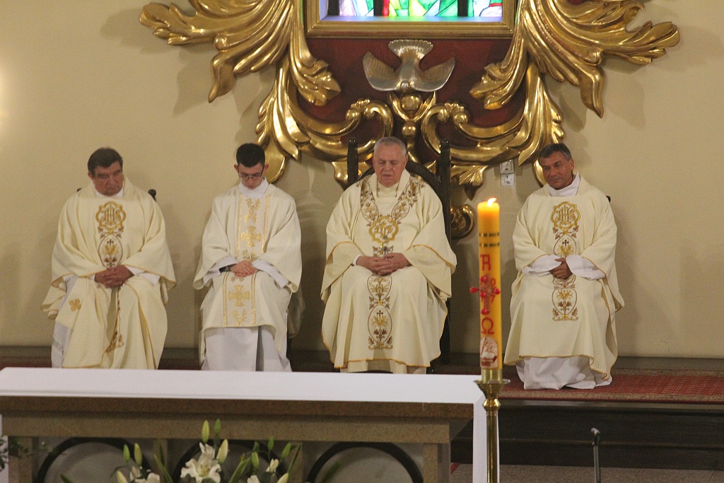 Rocznice święceń kapłańskich w kościele NSPJ w Legnicy