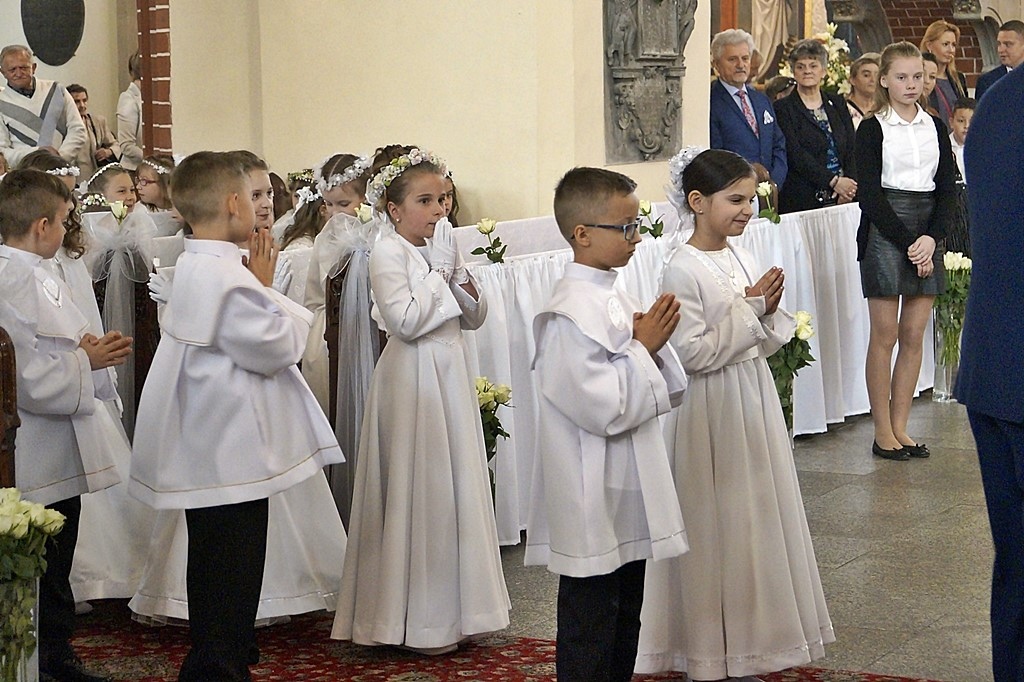 Pierwsza Komunia święta w  katedrze św. ap. Piotra i Pawła