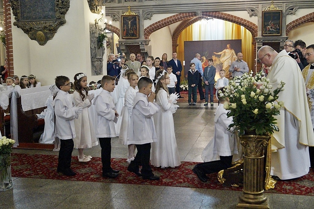Pierwsza Komunia święta w  katedrze św. ap. Piotra i Pawła
