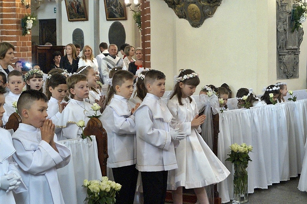 Pierwsza Komunia święta w  katedrze św. ap. Piotra i Pawła