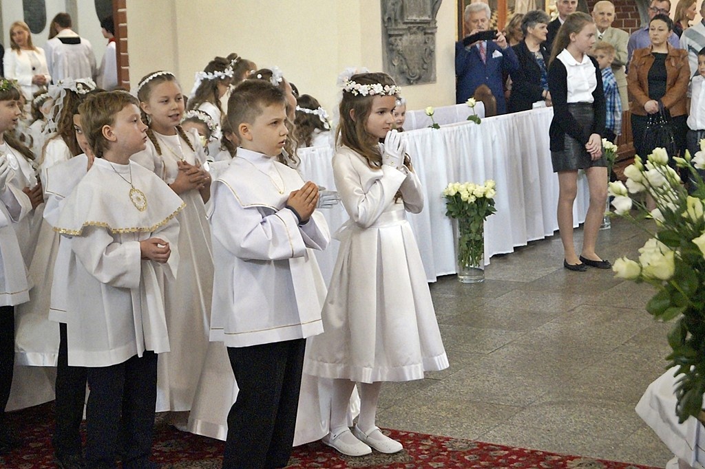 Pierwsza Komunia święta w  katedrze św. ap. Piotra i Pawła