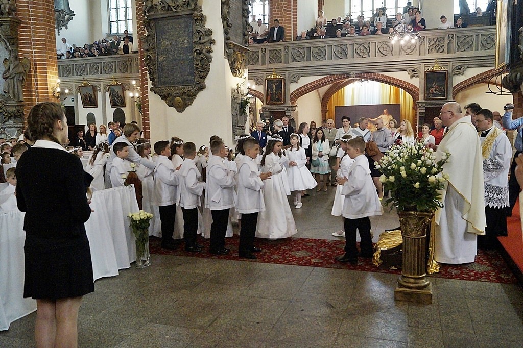 Pierwsza Komunia święta w  katedrze św. ap. Piotra i Pawła