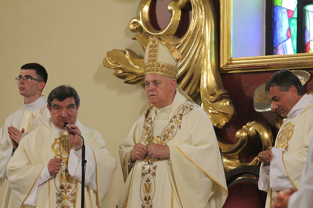 Rocznice święceń kapłańskich w kościele NSPJ w Legnicy