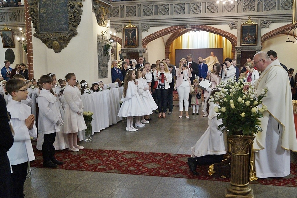 Pierwsza Komunia święta w  katedrze św. ap. Piotra i Pawła