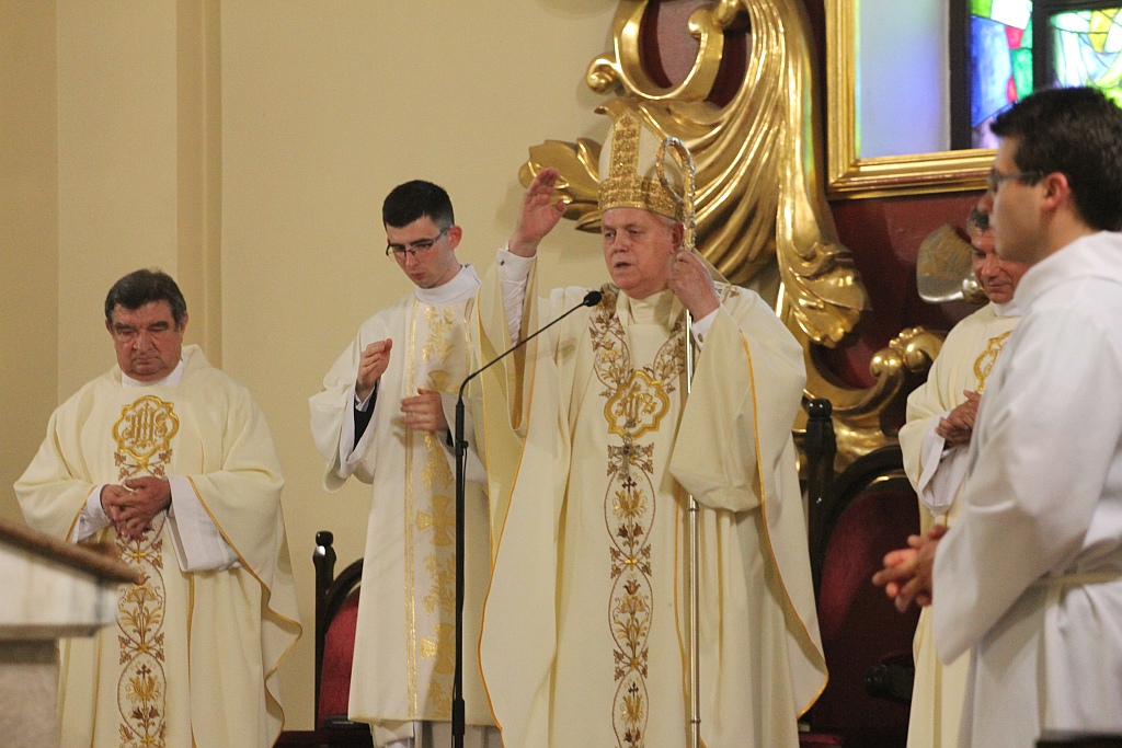 Rocznice święceń kapłańskich w kościele NSPJ w Legnicy