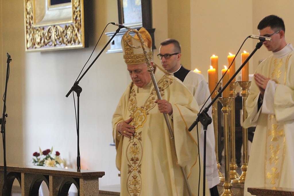 Rocznice święceń kapłańskich w kościele NSPJ w Legnicy