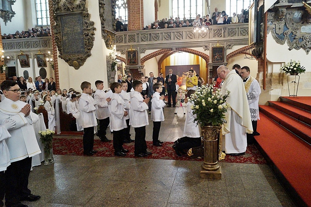 Pierwsza Komunia święta w  katedrze św. ap. Piotra i Pawła