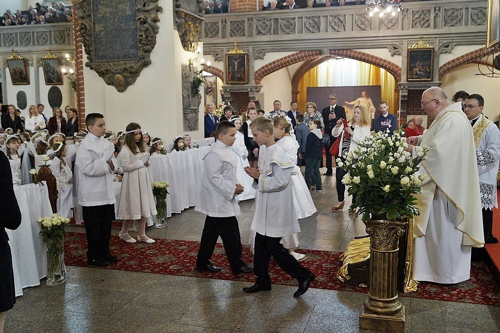 Pierwsza Komunia święta w  katedrze św. ap. Piotra i Pawła