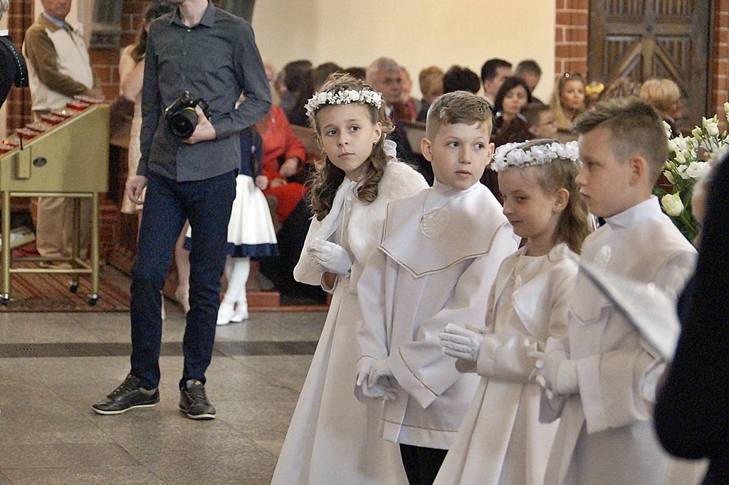 Pierwsza Komunia święta w  katedrze św. ap. Piotra i Pawła