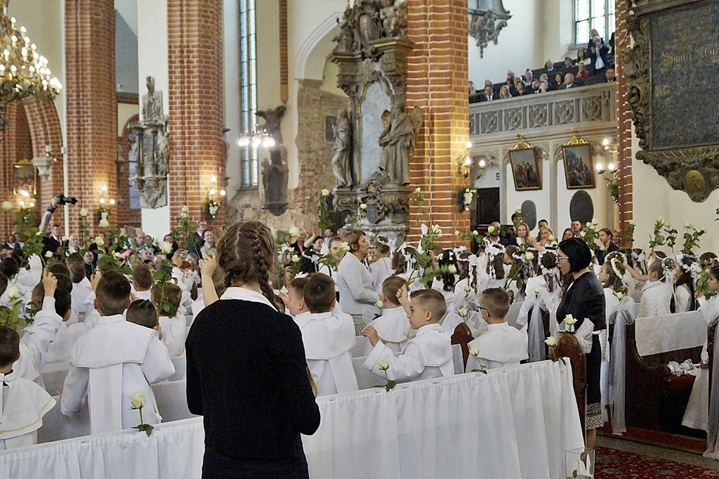 Pierwsza Komunia święta w  katedrze św. ap. Piotra i Pawła