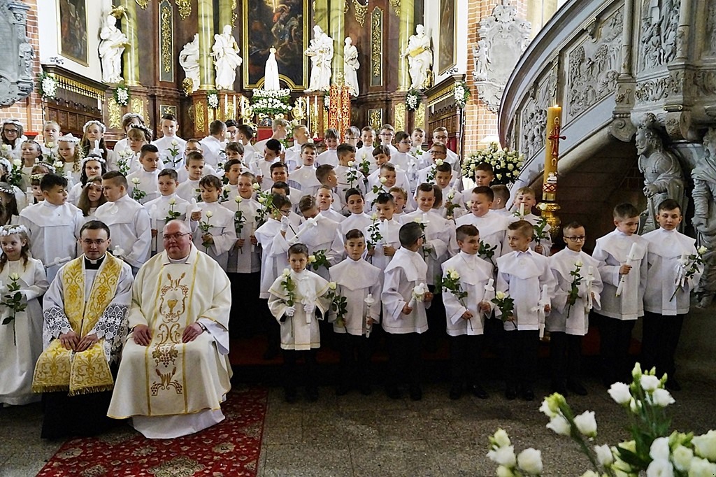 Pierwsza Komunia święta w  katedrze św. ap. Piotra i Pawła