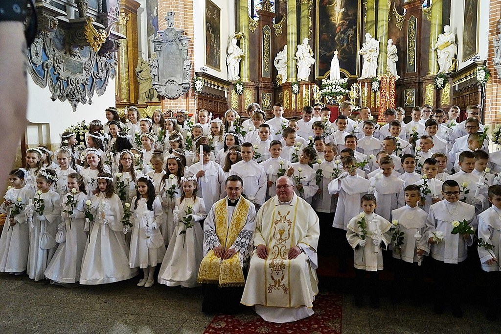 Pierwsza Komunia święta w  katedrze św. ap. Piotra i Pawła