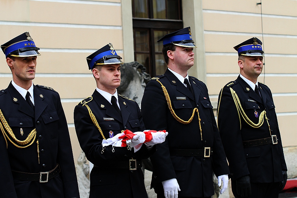 Obchody Dnia Strażaka na dziedzińcu Akademii Rycerskiej