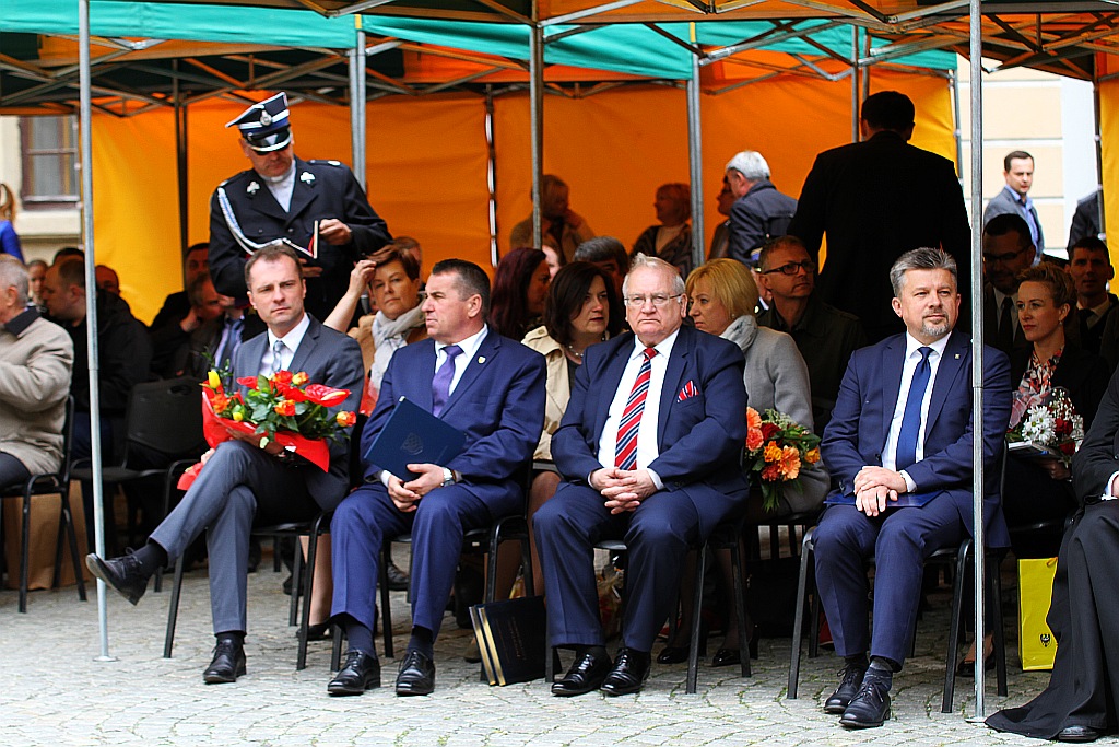 Obchody Dnia Strażaka na dziedzińcu Akademii Rycerskiej