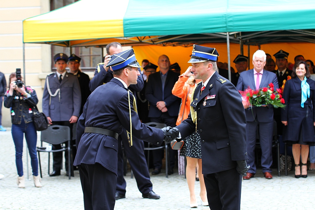 Obchody Dnia Strażaka na dziedzińcu Akademii Rycerskiej