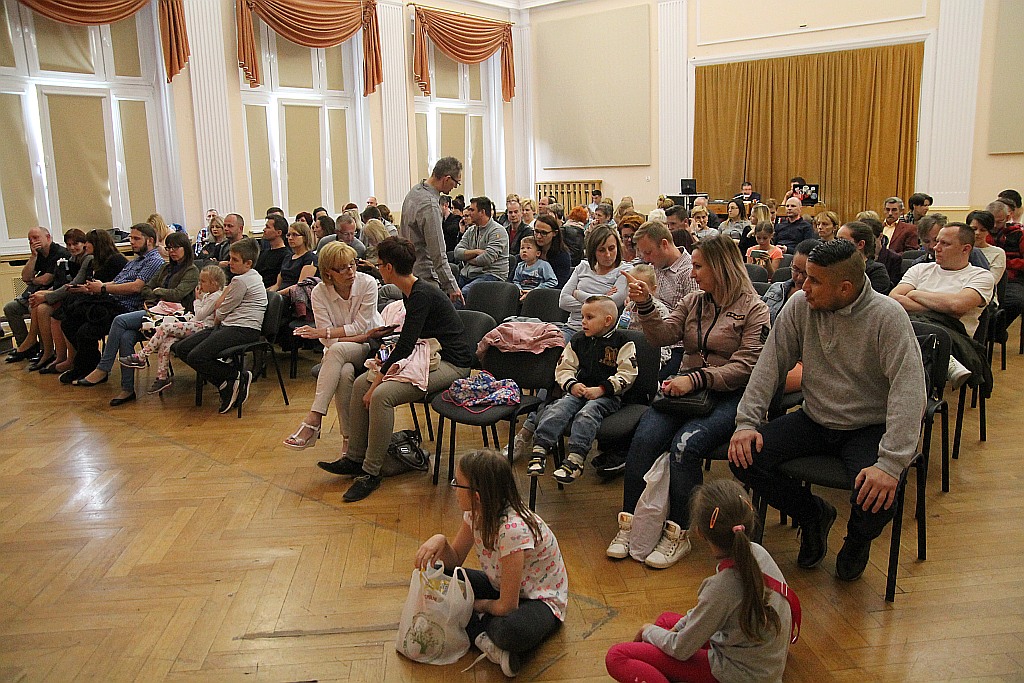 W Młodzieżowym Centrum Kultury wystąpili dla swoich rodziców
