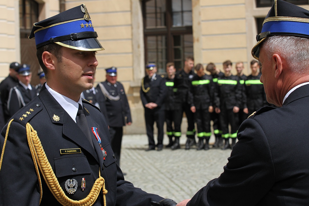 Obchody Dnia Strażaka na dziedzińcu Akademii Rycerskiej