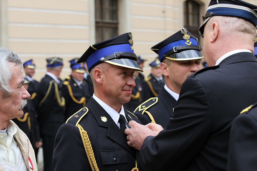 Obchody Dnia Strażaka na dziedzińcu Akademii Rycerskiej