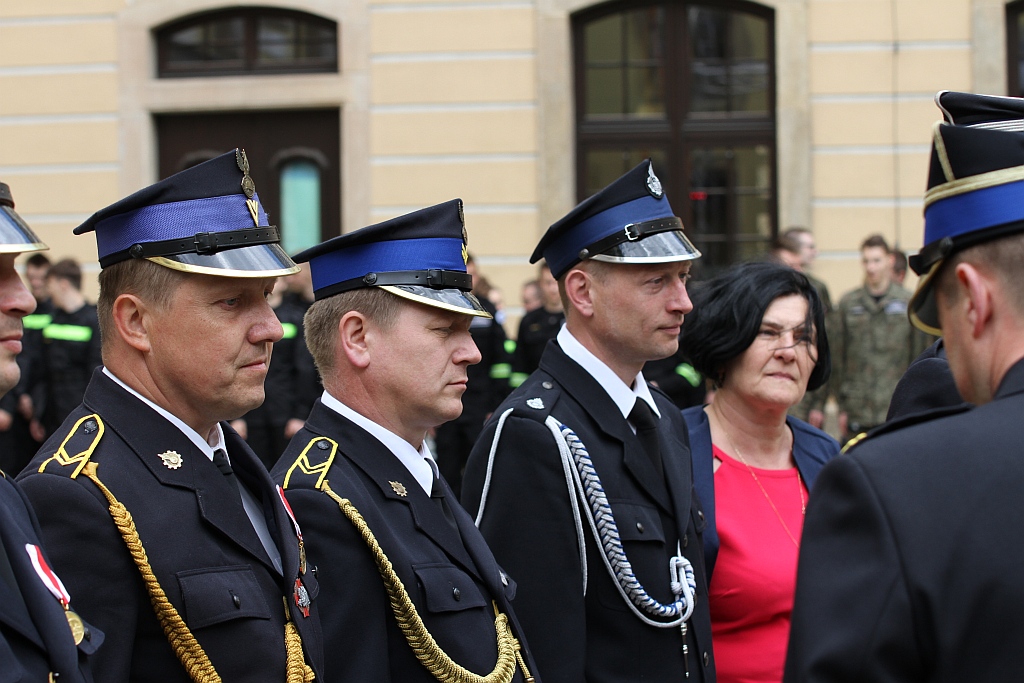 Obchody Dnia Strażaka na dziedzińcu Akademii Rycerskiej