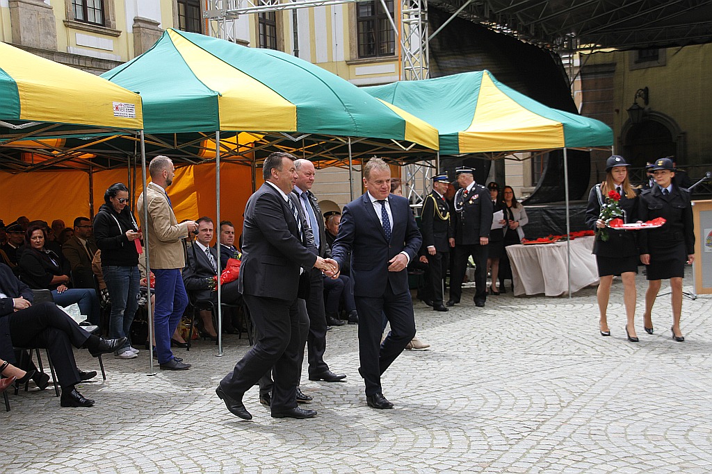 Obchody Dnia Strażaka na dziedzińcu Akademii Rycerskiej