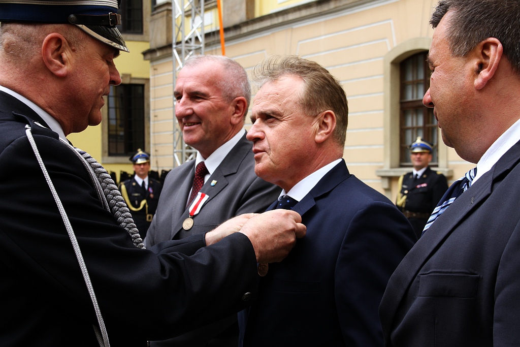 Obchody Dnia Strażaka na dziedzińcu Akademii Rycerskiej