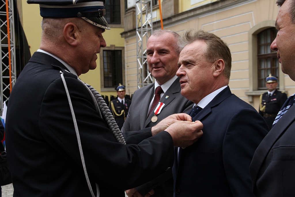 Obchody Dnia Strażaka na dziedzińcu Akademii Rycerskiej