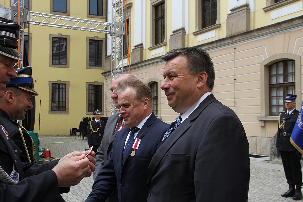Obchody Dnia Strażaka na dziedzińcu Akademii Rycerskiej
