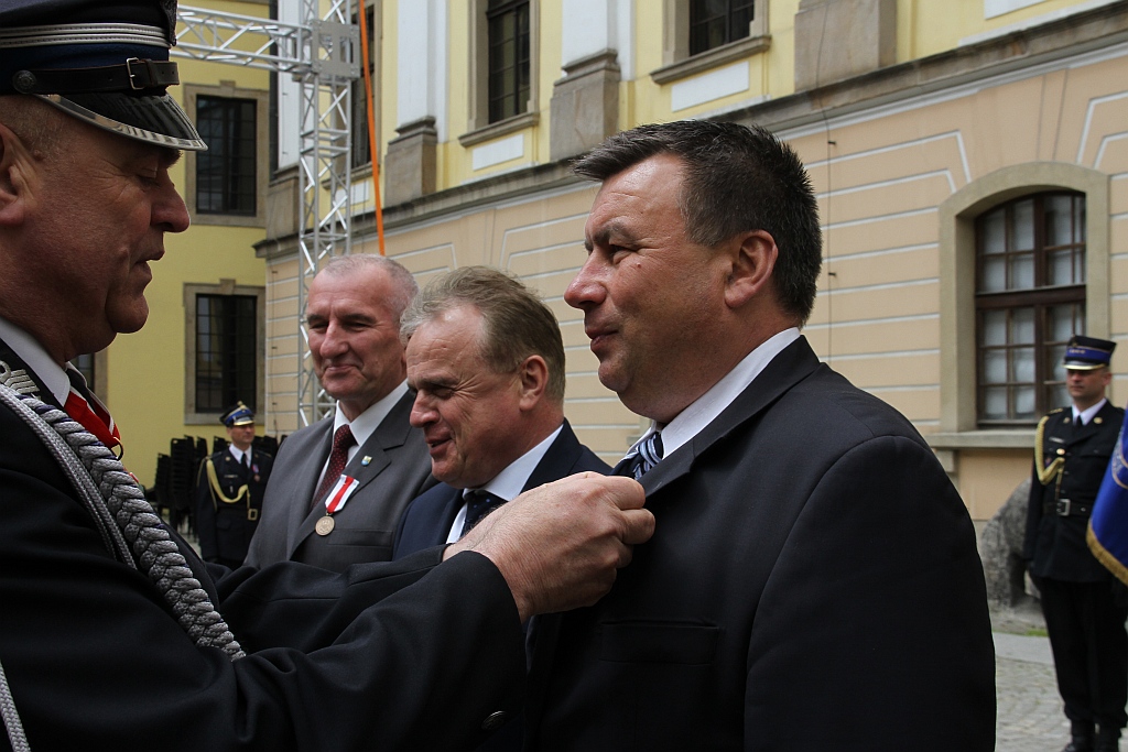 Obchody Dnia Strażaka na dziedzińcu Akademii Rycerskiej