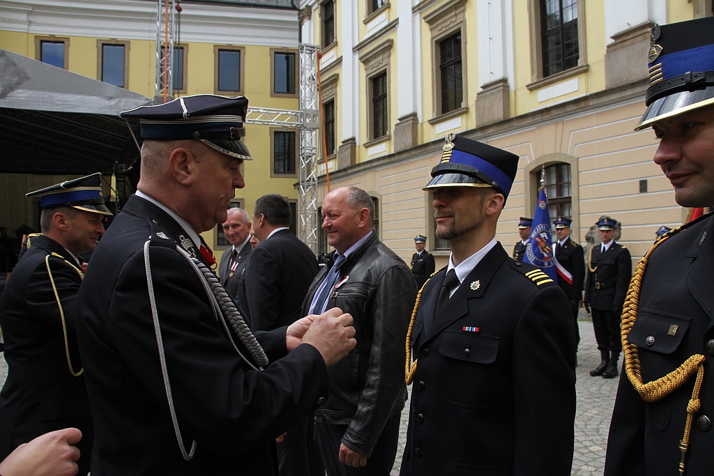 Obchody Dnia Strażaka na dziedzińcu Akademii Rycerskiej