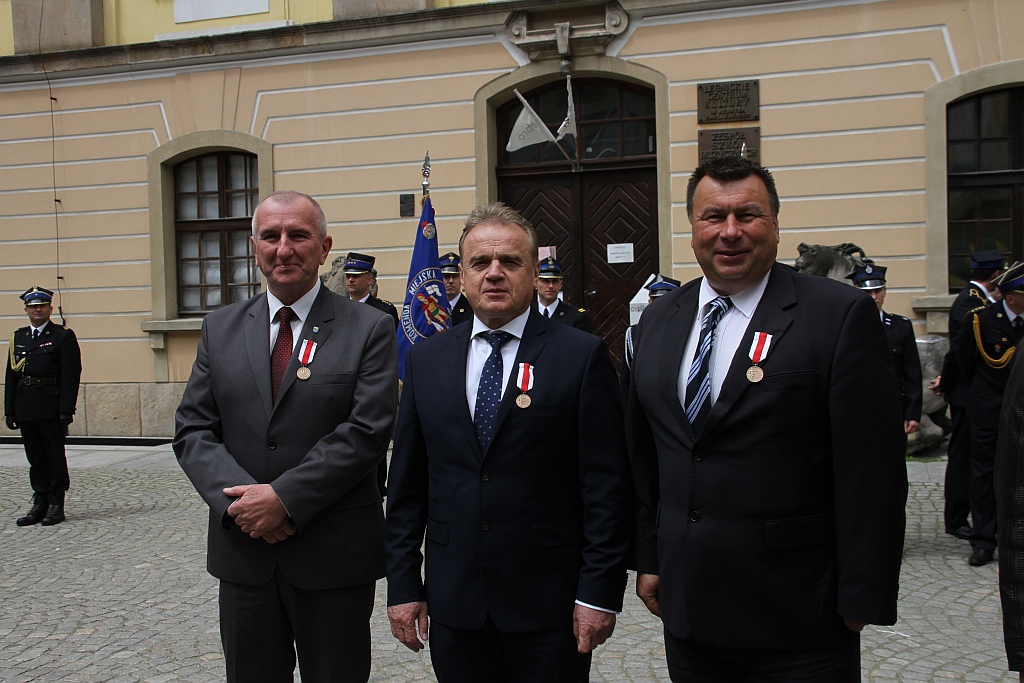 Obchody Dnia Strażaka na dziedzińcu Akademii Rycerskiej