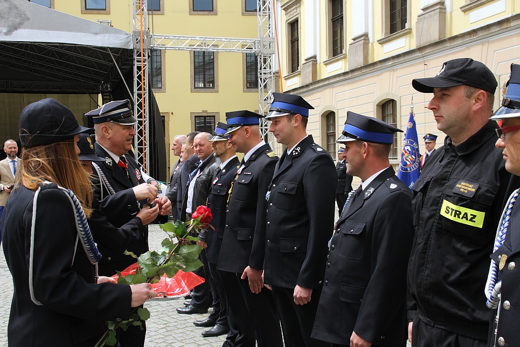 Obchody Dnia Strażaka na dziedzińcu Akademii Rycerskiej