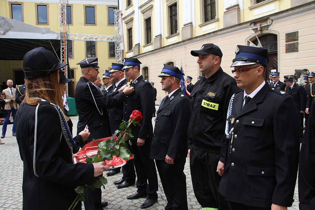Obchody Dnia Strażaka na dziedzińcu Akademii Rycerskiej