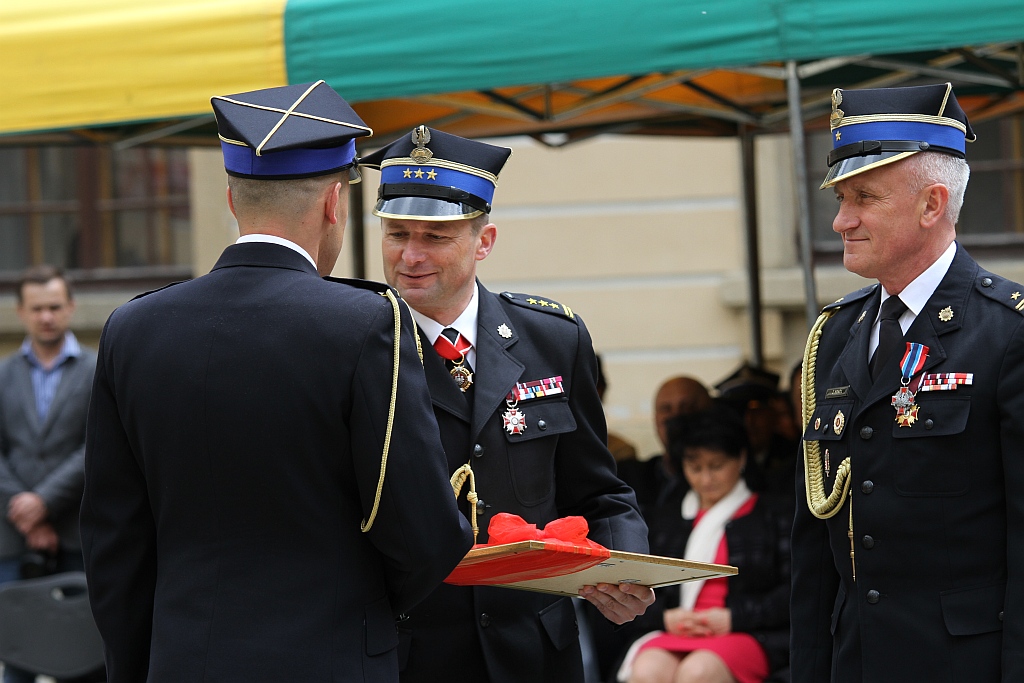 Obchody Dnia Strażaka na dziedzińcu Akademii Rycerskiej
