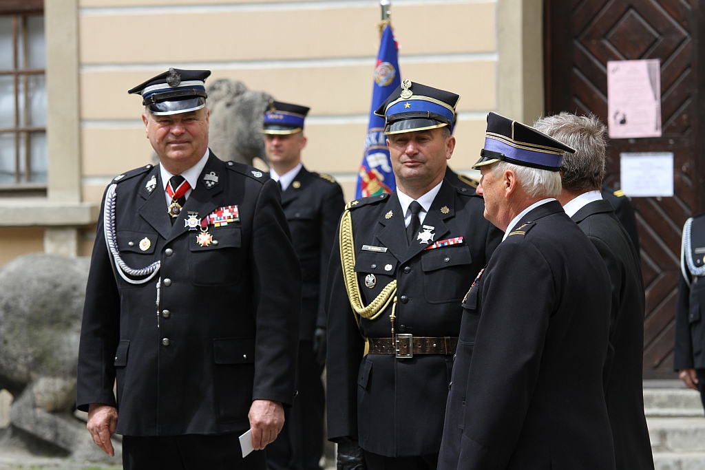 Obchody Dnia Strażaka na dziedzińcu Akademii Rycerskiej