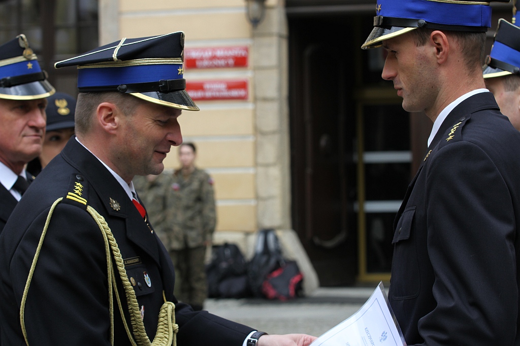 Obchody Dnia Strażaka na dziedzińcu Akademii Rycerskiej