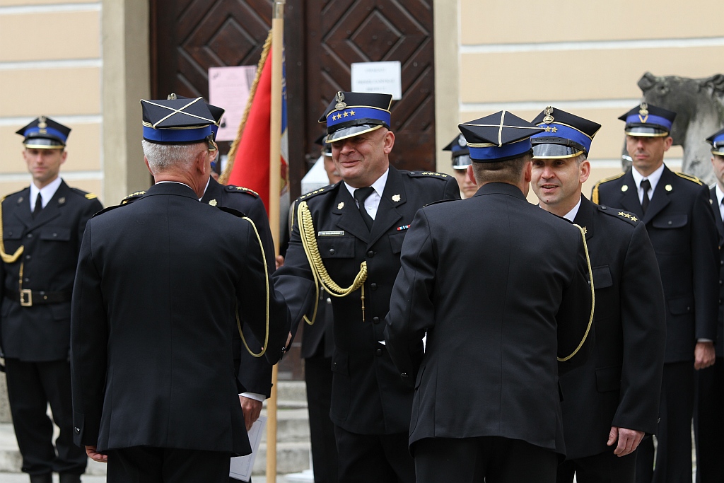 Obchody Dnia Strażaka na dziedzińcu Akademii Rycerskiej