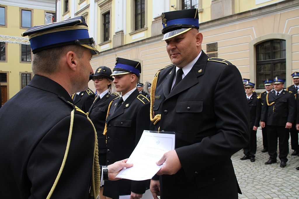Obchody Dnia Strażaka na dziedzińcu Akademii Rycerskiej