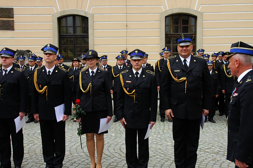 Obchody Dnia Strażaka na dziedzińcu Akademii Rycerskiej