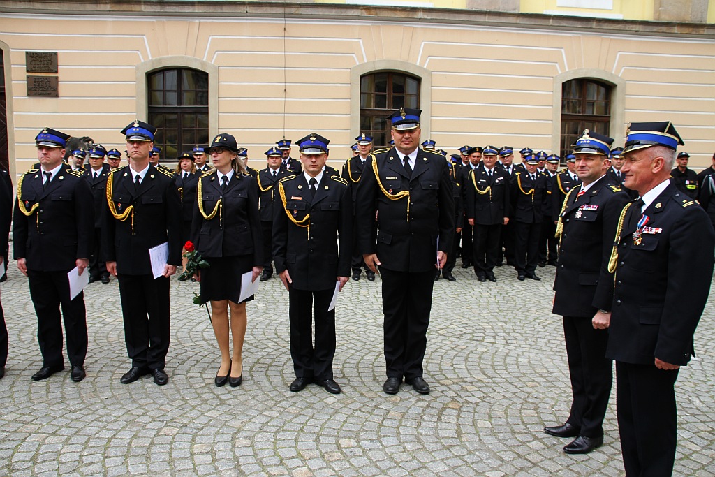 Obchody Dnia Strażaka na dziedzińcu Akademii Rycerskiej