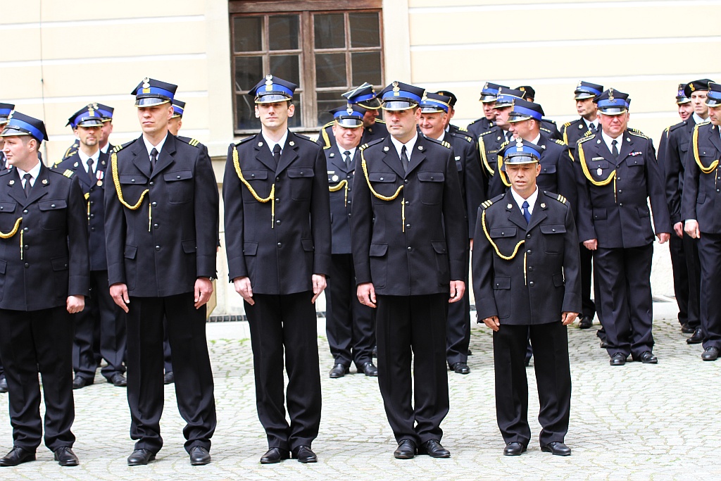 Obchody Dnia Strażaka na dziedzińcu Akademii Rycerskiej