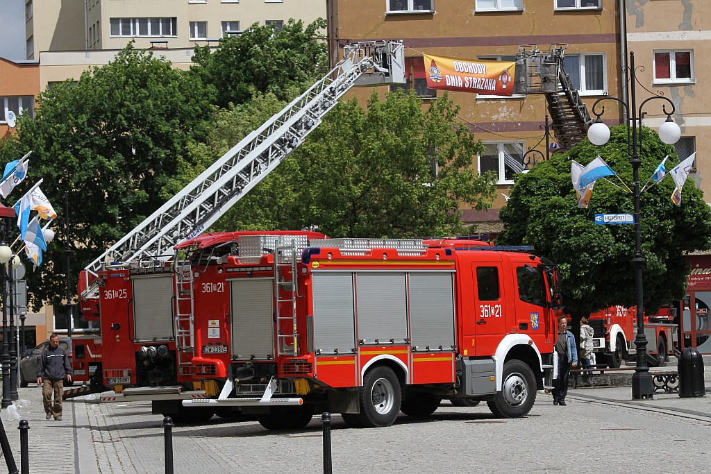 Obchody Dnia Strażaka na dziedzińcu Akademii Rycerskiej