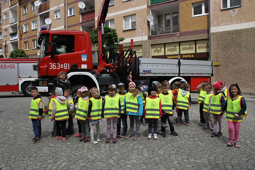 Obchody Dnia Strażaka na dziedzińcu Akademii Rycerskiej