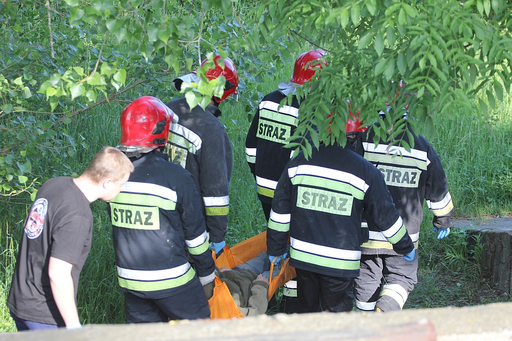 Niecodzienna akcja strażników i strażaków na stacji 'Piekary'