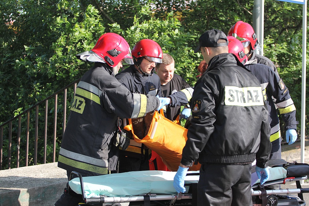 Niecodzienna akcja strażników i strażaków na stacji 'Piekary'