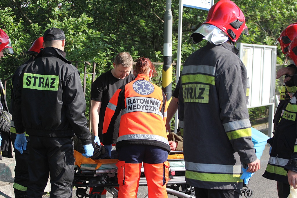 Niecodzienna akcja strażników i strażaków na stacji 'Piekary'